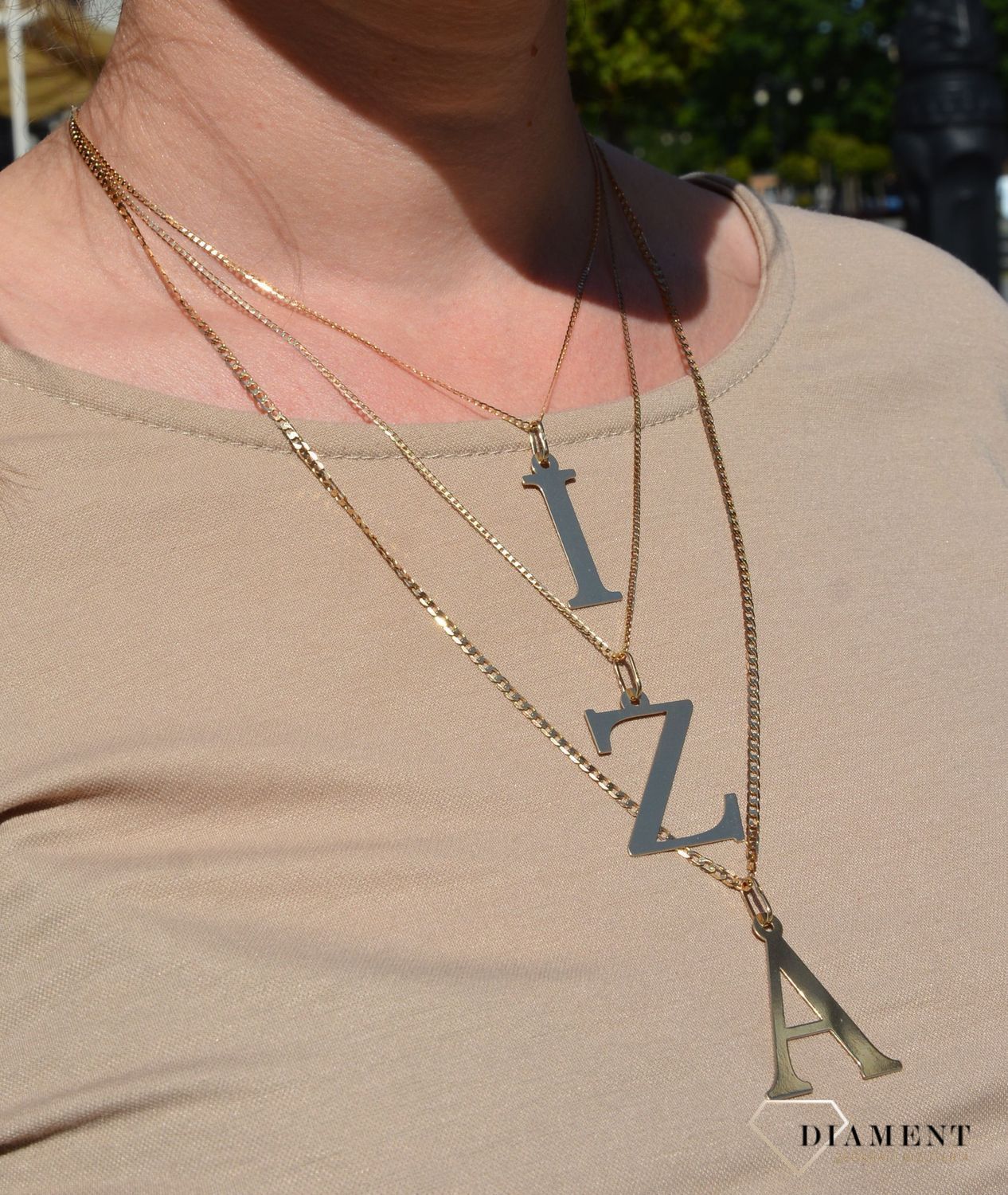 Damska złota zawieszka wykonana z 14-karatowego żółtego złota. Złota zawieszka to idealny pomysł na prezent dla kobiety w każdym wieku..jpg